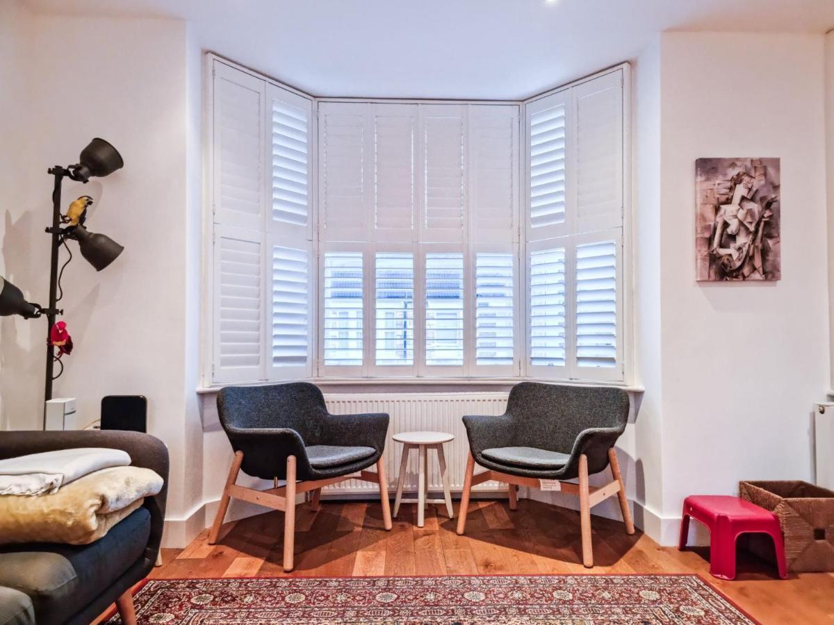Pass The Keys Family Friendly 2 Bedroom Gem In Shepherd's Bush Londen