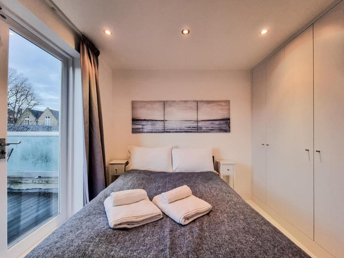 Pass The Keys Family Friendly 2 Bedroom Gem In Shepherd's Bush Londen